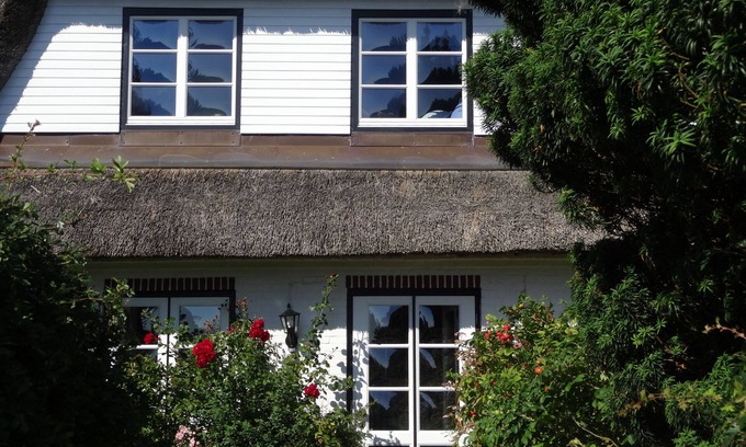 Pommerby Apartment | Seaside Retreat: Thatched-Roof House with Sauna & Ocean View