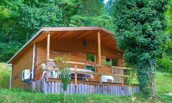 La Bastide-Clairence Ski Chalet | Serene Cottages in the Basque Country with Pool & Ocean Views