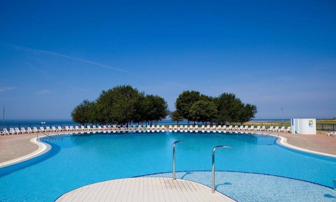 Katoro Apartment | Family-Friendly Katoro Apartment Classic with Pool Access