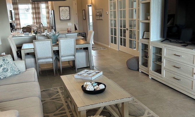 Naples Condo | Upscale Ocean View 2BR Condo with Pool & Spa Amenities
