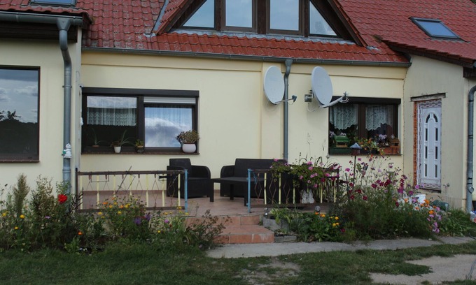 Muritz House | Cozy Cottage in Groß Dratow - Pet & Child Friendly Retreat