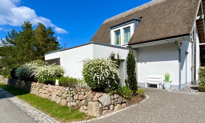 Karlshagen Apartment | Oceanfront Getaway at Lotsenstieg 6, VS Sass