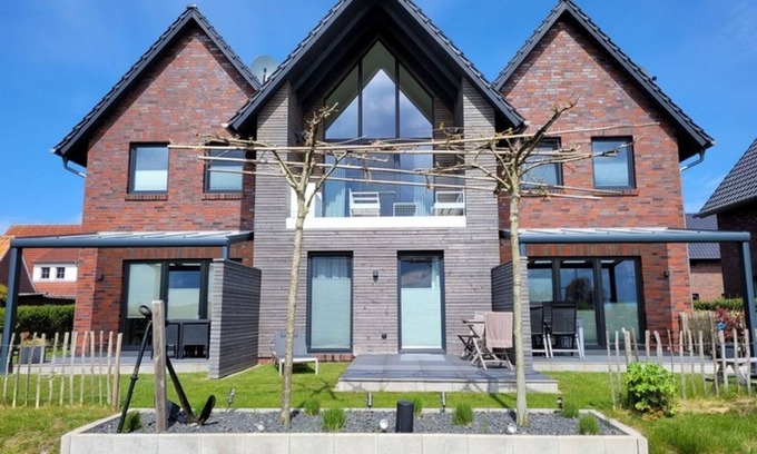 Horum House | Ideal Ocean View Cottage: Wind Water Wave Awaits You!