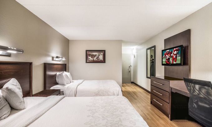 Woburn Hotel | Unforgettable Getaway Near Downtown with Spa & Trolley Access