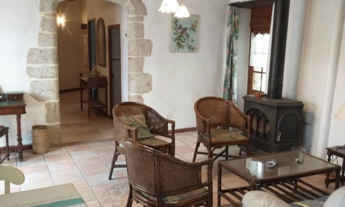 Allemagne-en-Provence Apartment | Cozy Apartment for 4 in Allemagne-en-Provence with Kitchen