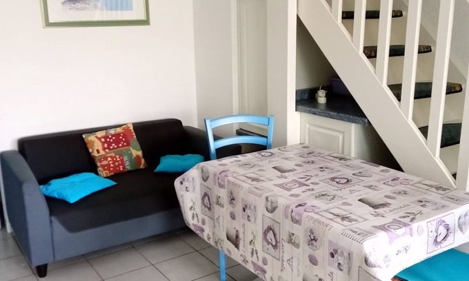 Valras-Plage House | Beachside Retreat with Pool & Ocean Views - Rated 10/10