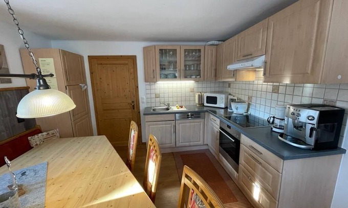 Muhlbach im Pinzgau Apartment | Family-Friendly Holiday House with Kitchen & Cozy Accommodations