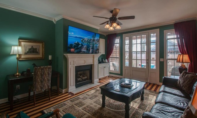 Buena Vista House | Inviting Vacation Home: 2BR Oasis with Hot Tub & Garden