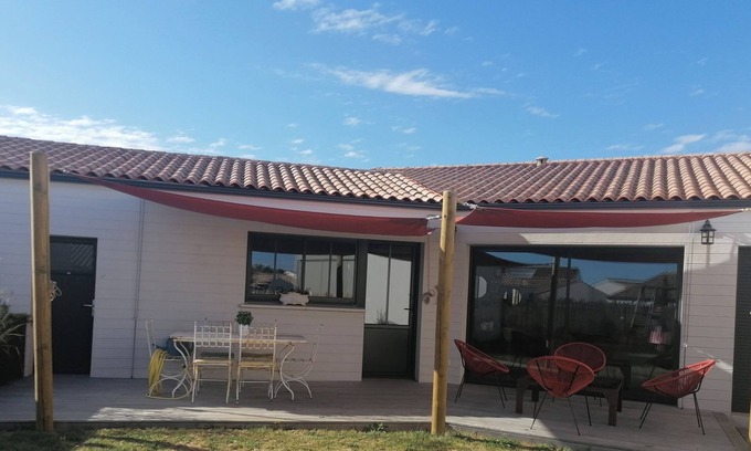 Marsilly House | Cozy Vacation Home near La Rochelle & Île de Ré Port