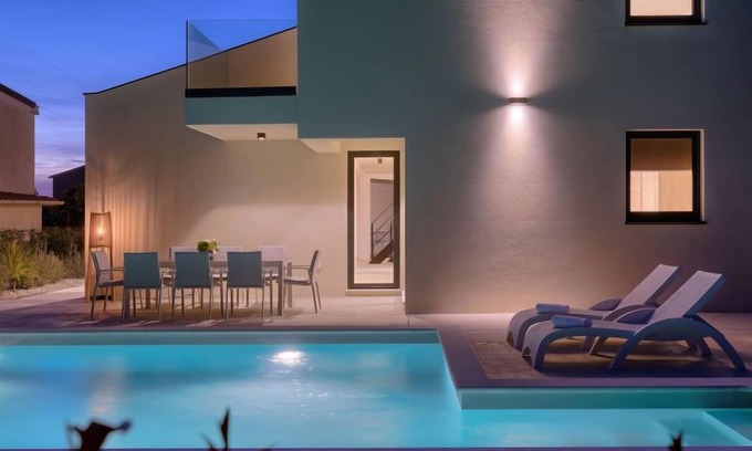 Stinjan House | Exceptional Vacation Home Anna with Ocean View & Private Pool