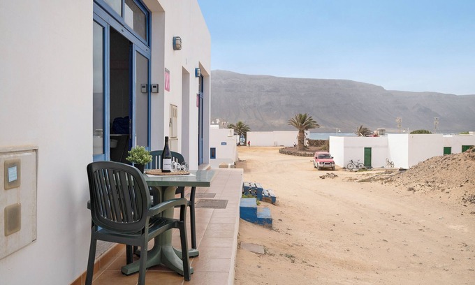 Caleta de Sebo House | Sea View Apartment 'Callao, La Graciosa' with Wi-Fi