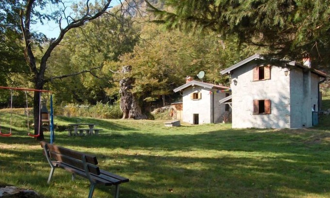Carlazzo House | Vacation home Baite Pidaggia in Carlazzo - 5 persons, 3 bedrooms