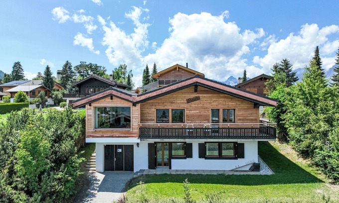Saint-Pierre-de-Clages House | Pet-Friendly Retreat Beke with Spa and Lake View