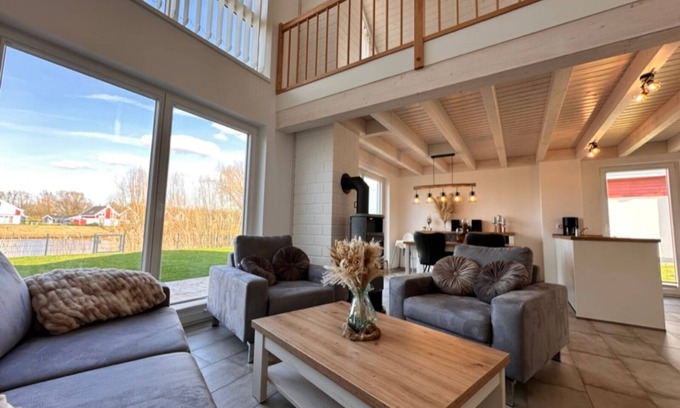Nordhorn House | Idyllic Lakefront Retreat with Sauna and Hot Tub