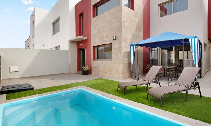 Gran Tarajal House | Vacation Home "Casa Inda" close to the Sea with Private Pool & Wi-Fi