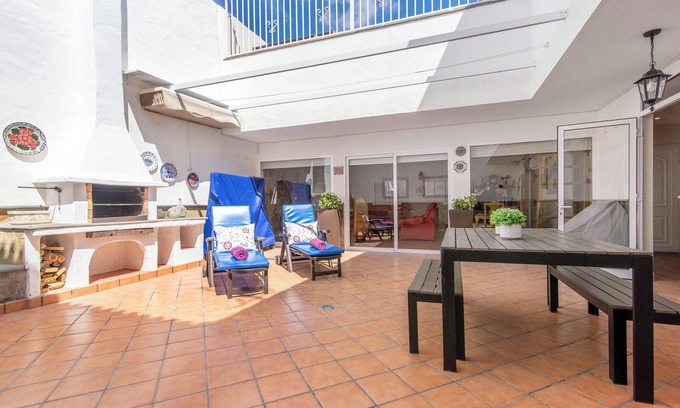 San Fernando House | Escape to 'Casa Paca': Oceanfront Retreat with Terrace