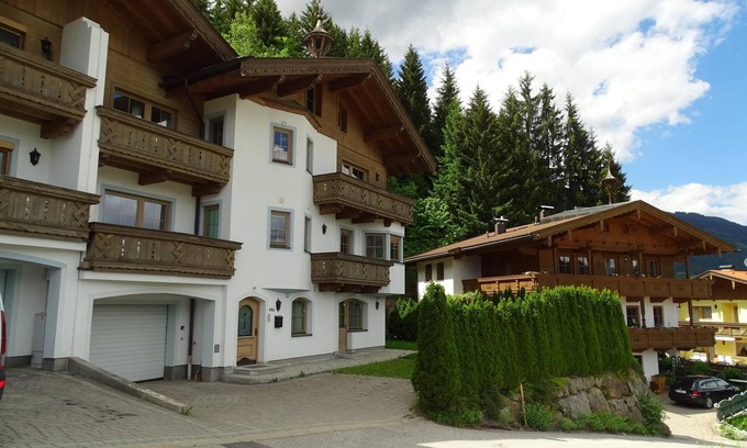 Hippach House | Inviting Chalet Bergzauber: Spectacular Mountain Views