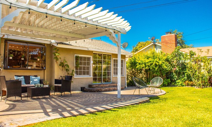 Fullerton House | Prime Vacation Home Near Disneyland with Family Amenities