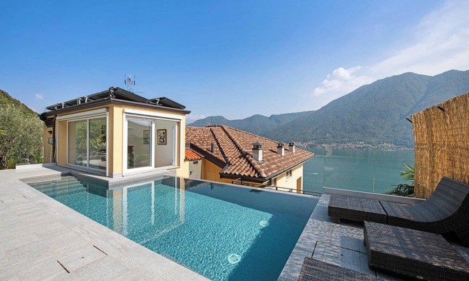 Colonno House | Colonno Penthouse: Lake Views, Infinity Pool & Whirlpool