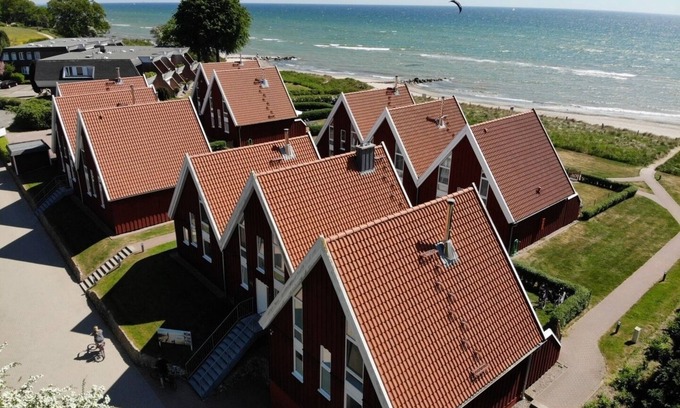 Schashagen House | Cozy Holiday Home for 4 with Oceanfront Views in Grömitz