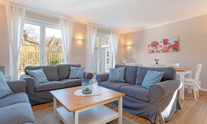 Bosau Apartment | Vacation home De Hüüs achtern Sandlid B with terrace in Bosau