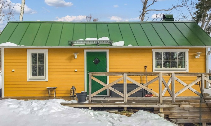 Uppsala House | Vacation home directly on the lake, Trehörningen