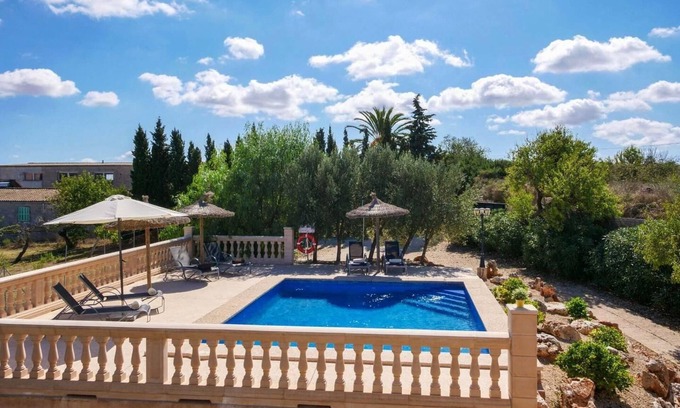 Porreres House | Relaxing Escape at Es Lladoner: Pool, Wi-Fi & Mountain Views