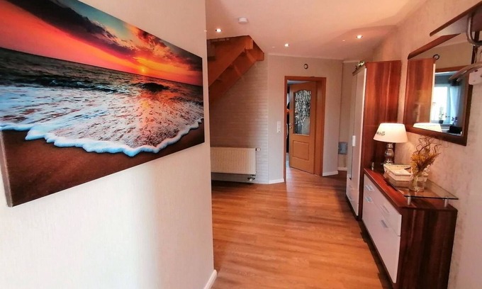 Rechtsupweg House | Perfect Vacation Home for 10 in Rechtsupweg with Ocean View