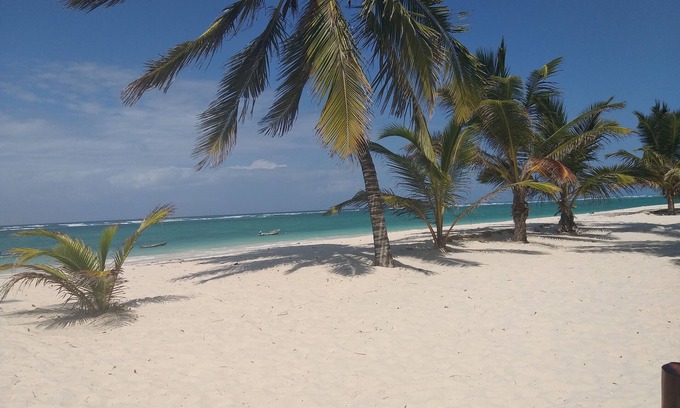 Galu House | Cozy Vacation Home for 5 Guests with Ocean View in Diani