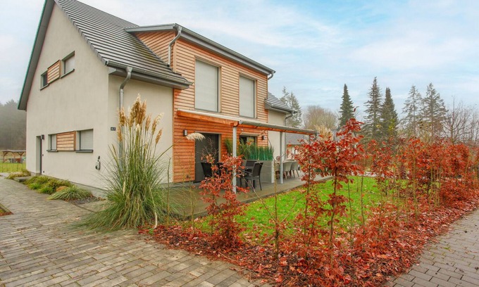 Muritz House | Oceanfront Retreat for 6 Guests in Scenic Lenz
