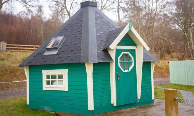 Glen Urquhart House | Relax at Glen by Interhome with Spa and Lake Views