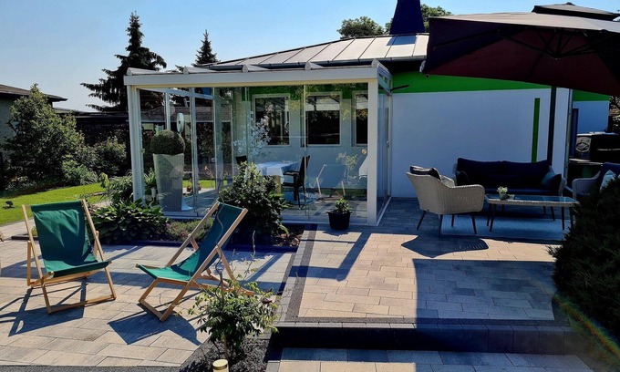 Schwedt/Oder House | Relaxing Green Bungalow with Ocean View & Heated Whirlpool
