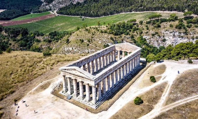 Calatafimi House | Relax at Helimos Segesta: Mountain Views & Private Terrace