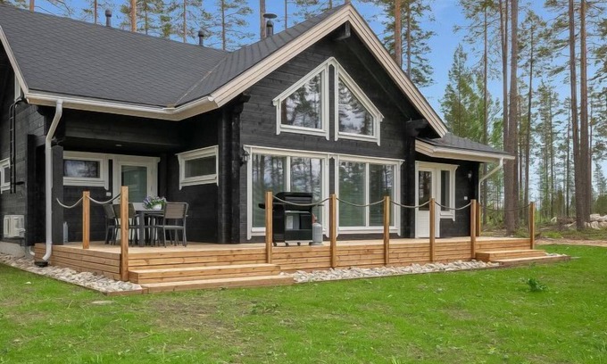 Sonkajarvi House | Idyllic Vacation Home Hiili with Lake View & Spa Amenities