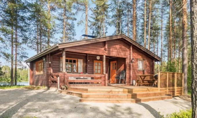 Sotkamo House | Tranquil Escape at Vacation Home Hilla with Ocean Views