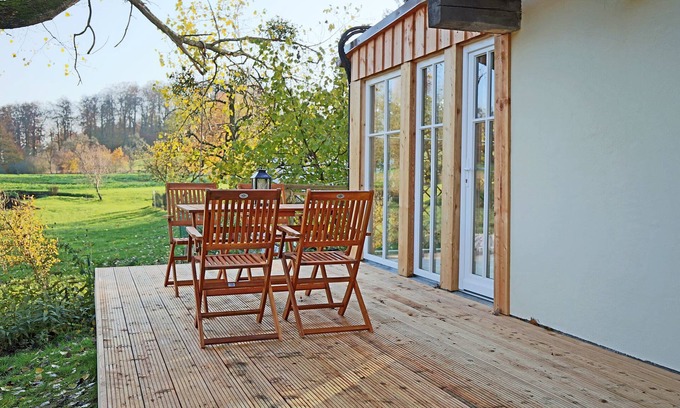 Malchin House | Nature Retreat: Inviting Home for Families and Pets