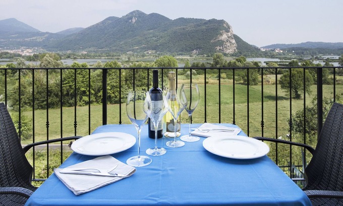 Cremignane Apartment | Premier Vacation Home in Iseo with Pool & Spa Amenities