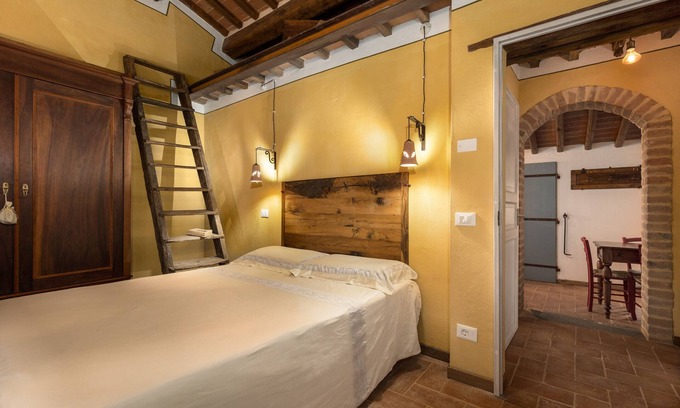 Colle di Val d'Elsa House | Top-Rated Casa di Campagna: Private Terrace & Wi-Fi Included