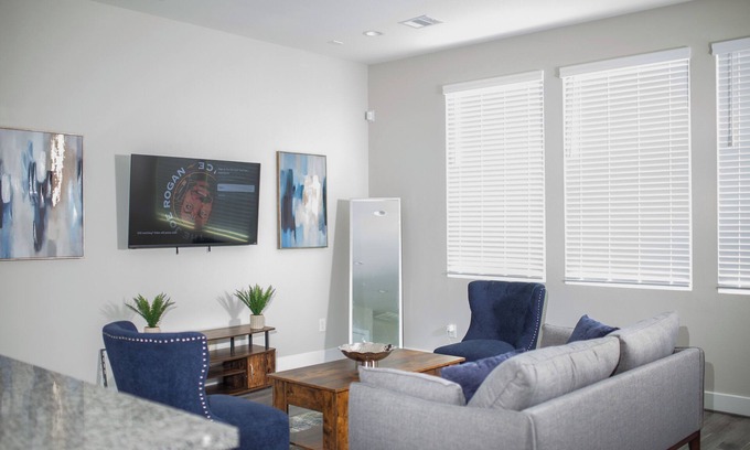Riverside Terrace House | Vacation home just 3 minutes drive to Houston Zoo
