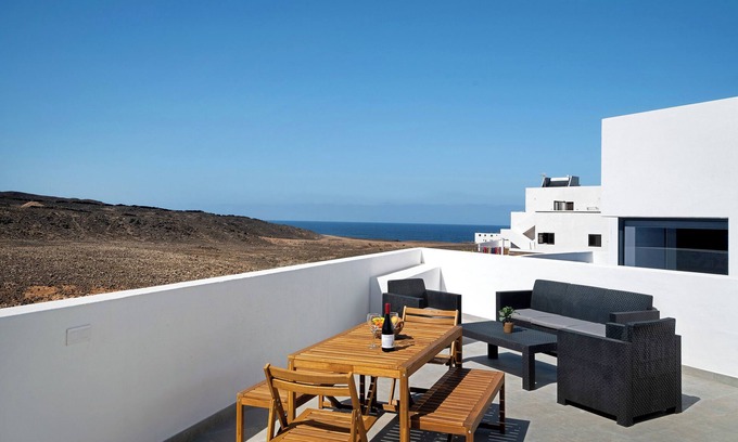 La Santa House | Cozy Getaway 'Kay 4' with Ocean View and Free Wi-Fi