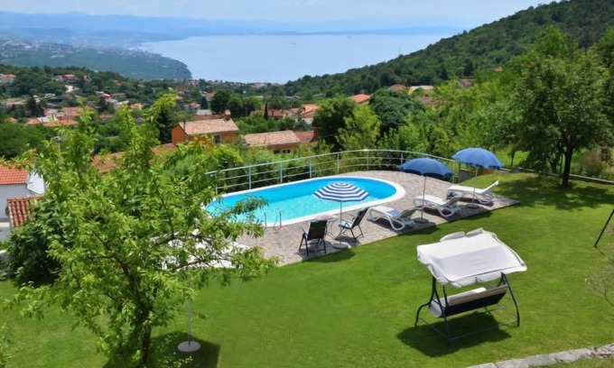 Rukavac House | Guest Rated 9.8: Vacation Home Lea with Oceanfront Views