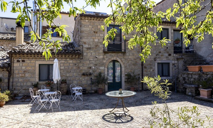 Mistretta House | Relaxing Vacation Home "La Carretteria" with Private Terrace