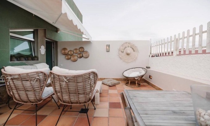 Telde House | Seaside Escape: La Casita De Vanessa with Terrace & Wi-Fi