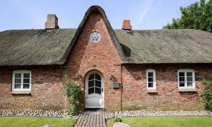 Risum-Lindholm House | Family-Friendly Retreat at Landhaus Risum - Sleeps 6