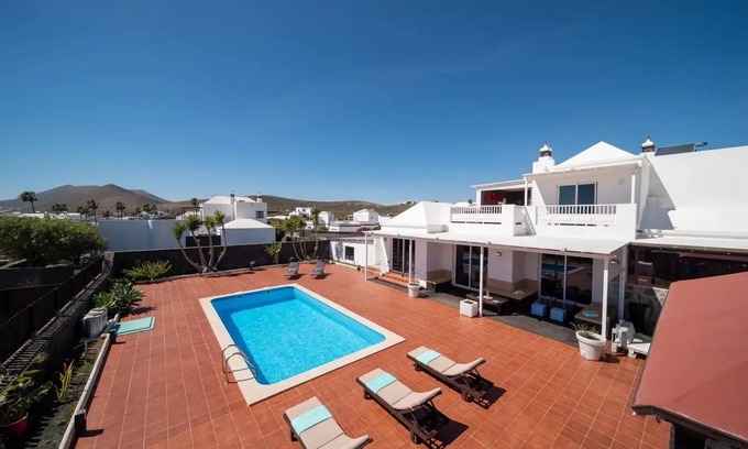 Conil House | Vacation Home 'Ladera De Conil' with Sea View, Wi-Fi and Air Conditioning