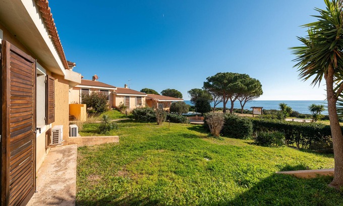 Villaputzu House | Oceanfront Vacation Home "Le Gemelle Al 212" with Garden