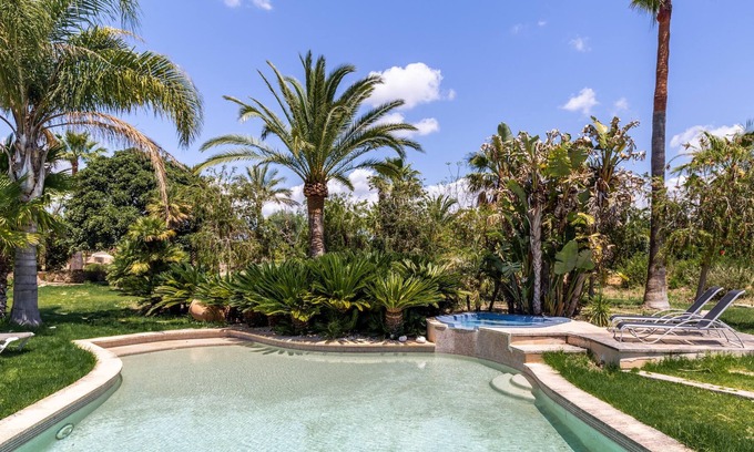 Binissalem House | Vacation Home "Le Petit Paradis" with Mountain View, Pool, Wi-Fi, A/C, Jacuzzi, Terrace & Garden
