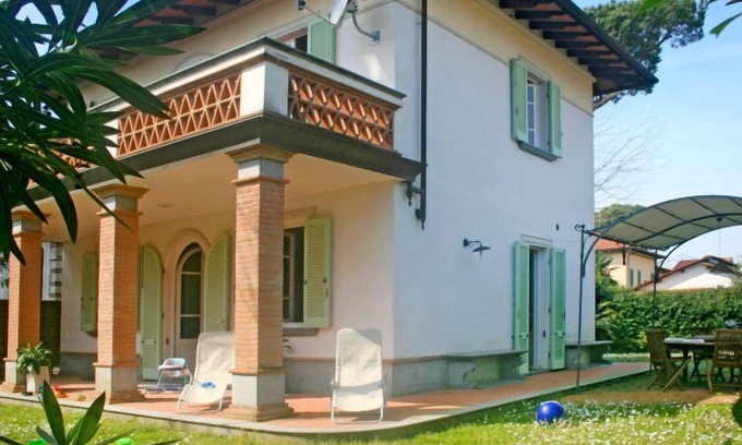 Forte dei Marmi House | Oceanfront Vacation Home Marzia with Spa and Breakfast