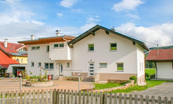 Wildermieming House | Pet-Friendly Vacation Home Mitzi with Spa & Lake Views