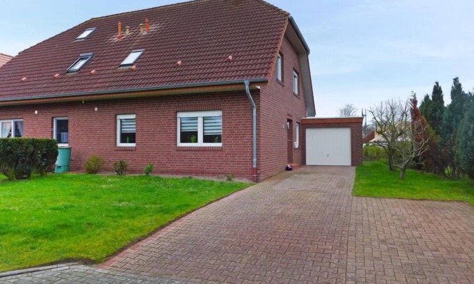 Norddeich House | Pet-Friendly Vacation Home Nilles with Oceanfront Views